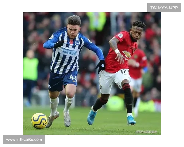 曼联对阵布莱顿裁判判罚引发广泛争议